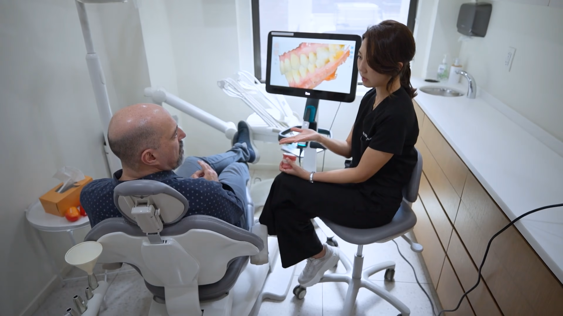 Patient reviewing an intraoral scan with Dr. Jang